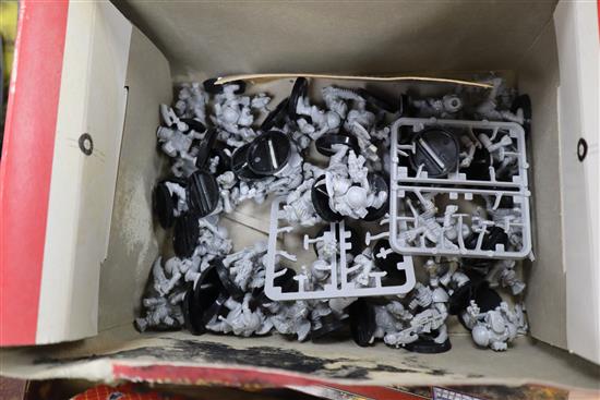 Citadel Miniatures: quantity of plastic and white metal Warhammer Fantasy and Warhammer 40,000 wargaming models,